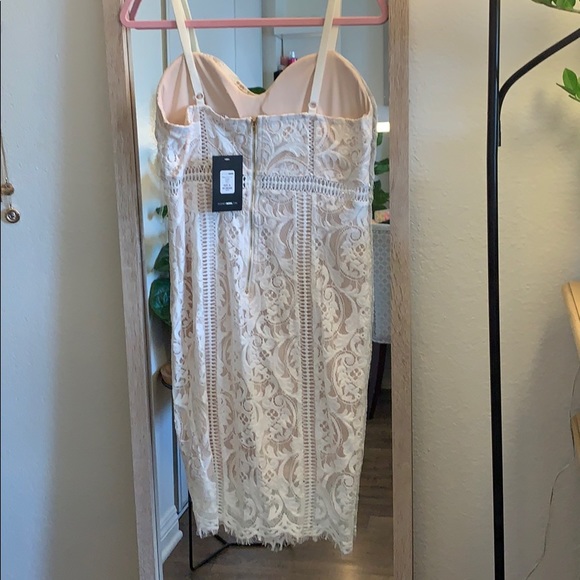 White dress - Picture 3 of 4